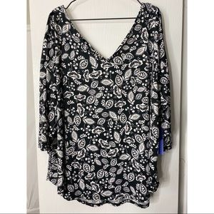 NWT MERI SKYE black and white floral blouse